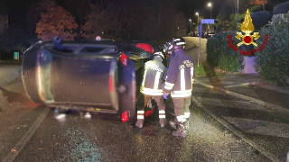 Senigallia - Auto si ribalta e centra due veicoli